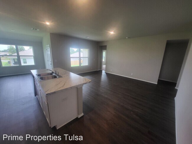 Building Photo - 4 br, 2 bath House - 1002 W. Odessa Rd.