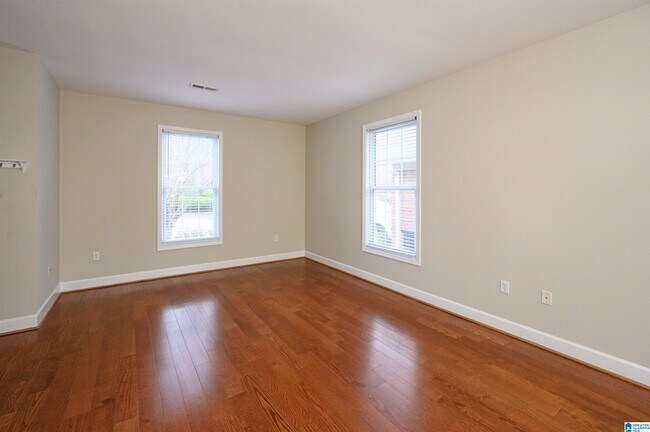 Foto del edificio - 1525 Jacobs Cir