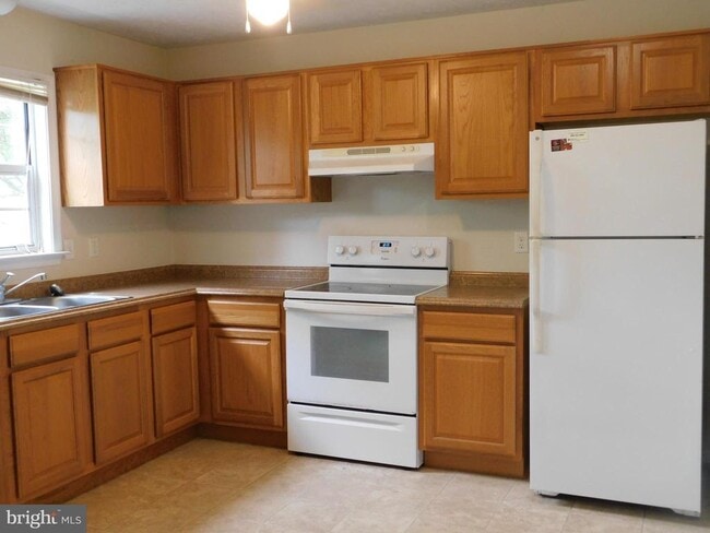 Building Photo - 112 Waterford Ln