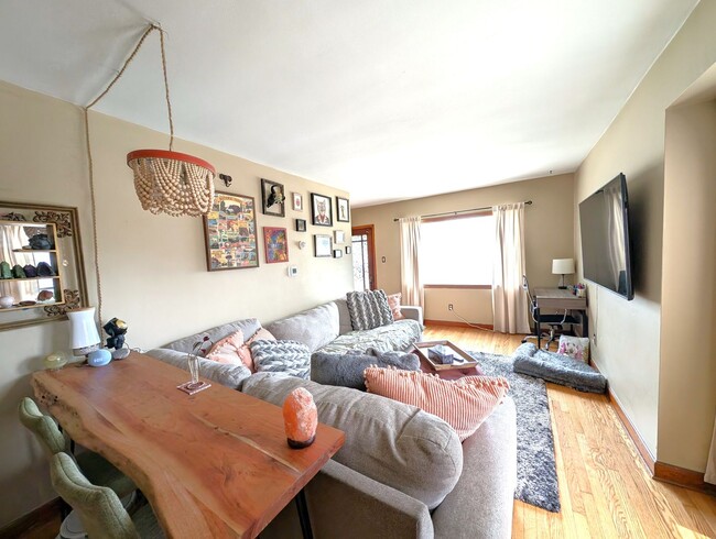 Foto del edificio - 2339 S 98th St
