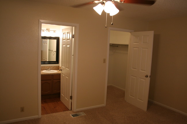 Upstairs Bedroom Loft - 2114 E Airline Rd