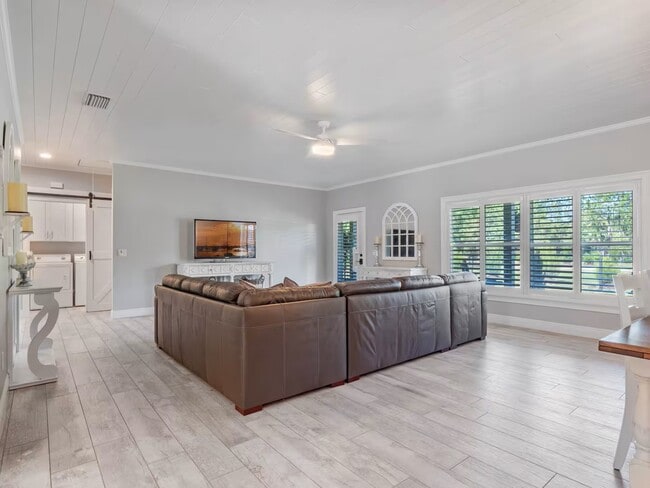 Foto del edificio - 5660 Deer Path Ln