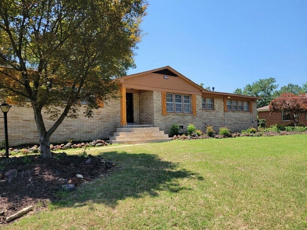 Primary Photo - 935 Twinkletown Rd
