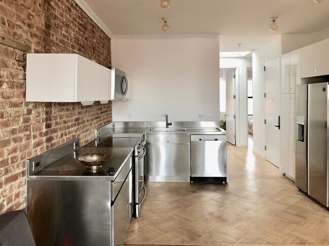 Foto del edificio - 47A Rockaway Ave