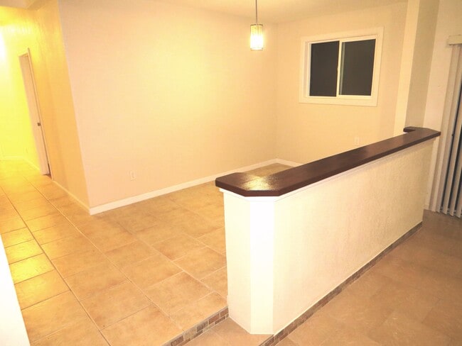 Building Photo - 15-1414 24th Ave