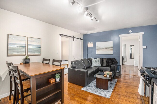 Building Photo - 37 Gold Ave NW