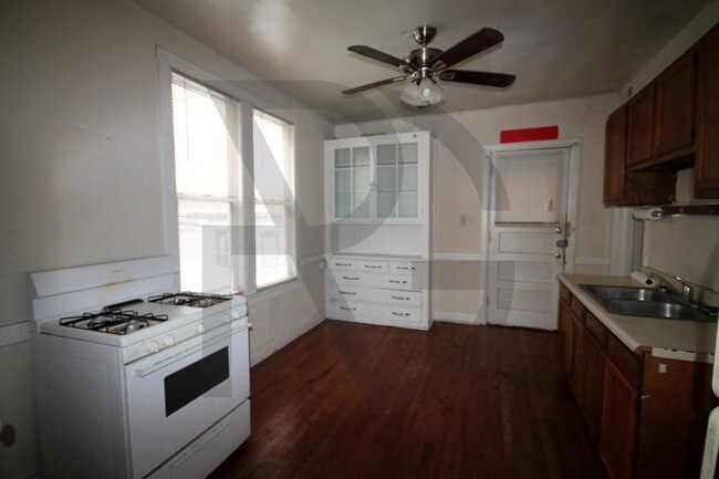 Foto del edificio - 1 bed plus office - steps to Wrigley Field