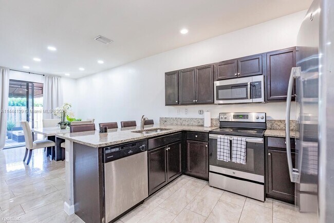 Foto del edificio - 3 br, 3 bath House - 11456 SW 254th St