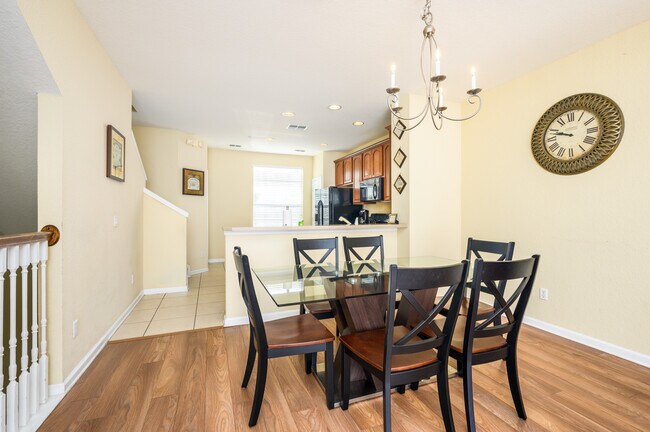 Foto del edificio - 5051 Tideview Cir