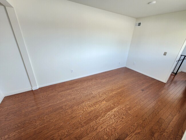 Foto del edificio - 11837 Gilmore St