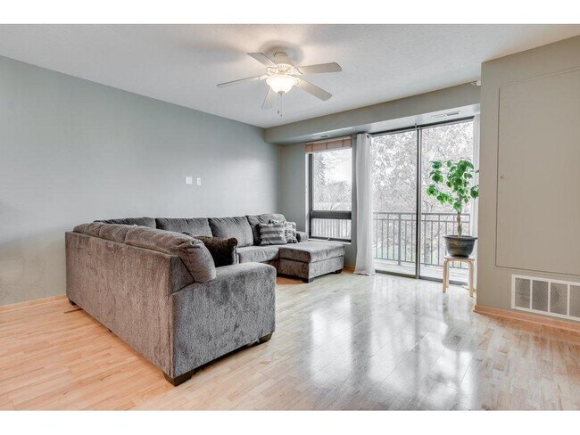 Foto del edificio - 7601 Aldrich Ave S