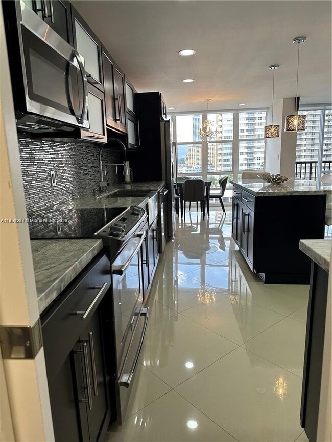 Building Photo - 2017 S Ocean Dr