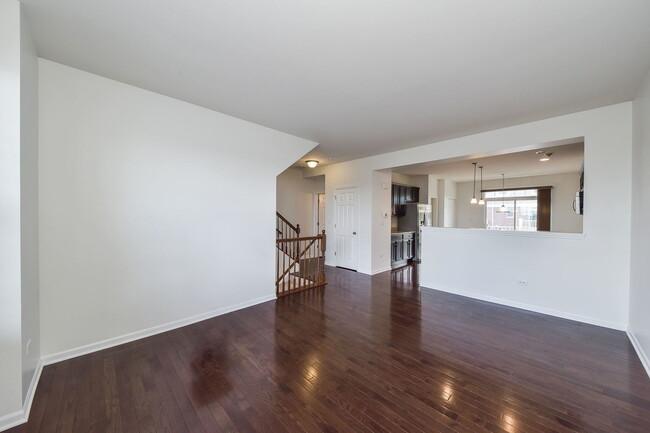 Building Photo - 2511 Dunraven Ave