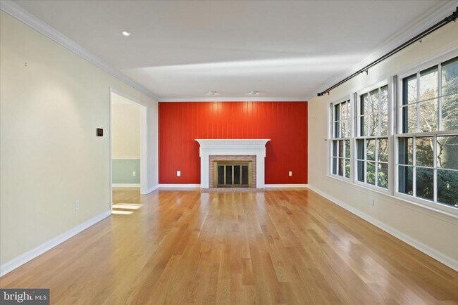 Foto del edificio - 6543 Cedarwood Ct