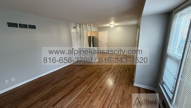 Foto del edificio - South KC Ranch on Cul de Sac, Finished Basement, Section 8 OK!