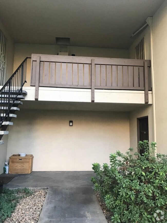 Building Photo - 3701 Colonial Dr
