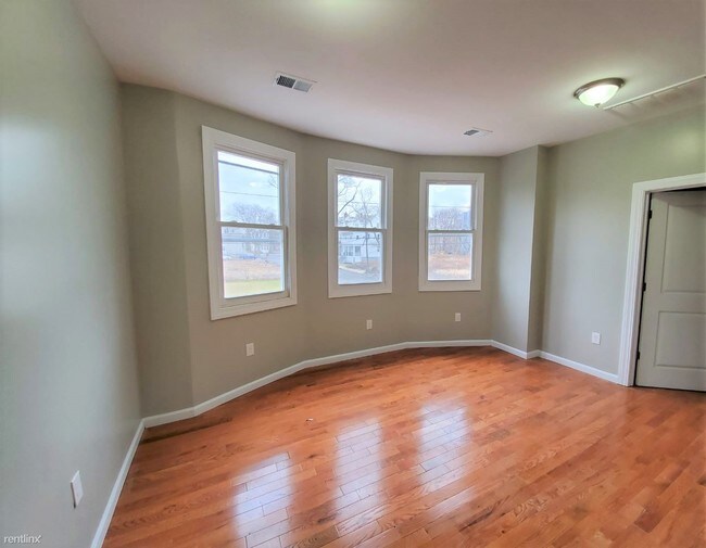 Building Photo - 4 br, 2 bath  - 67 22nd St 2