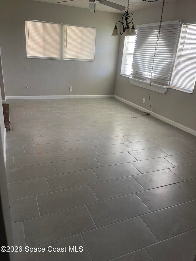 Foto del edificio - 1400 Hillcrest Dr