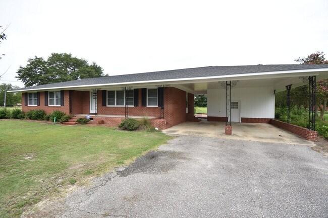 Foto del edificio - 4 Bedroom and 3 Bath Home- Vander