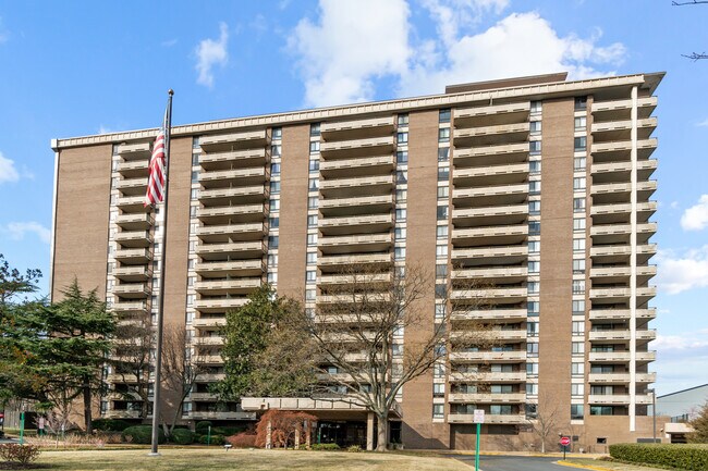 Foto del edificio - 1800 Old Meadow Rd