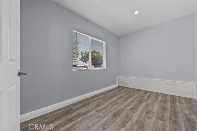 Foto del edificio - 8447 Colbath Ave