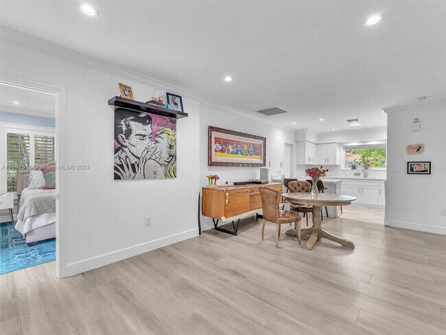 Building Photo - 510 Palermo Ave