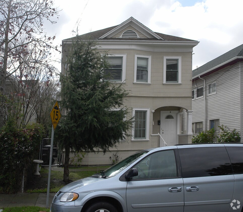 Building Photo - 1071 57th St