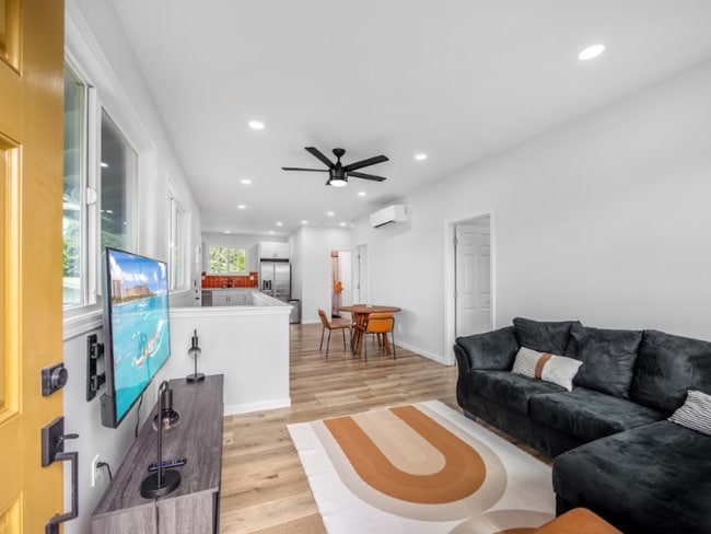 Building Photo - 1576 California Ave