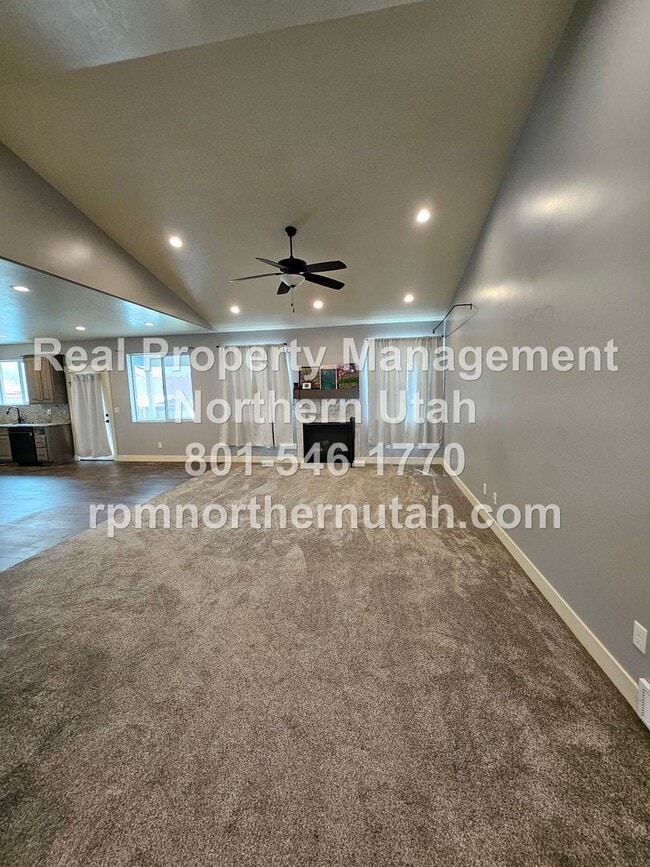 Foto del edificio - 3 Bedroom 2 Bath Duplex in Perry Now Avail...