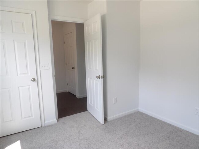Foto del edificio - 2220 Waterway Pl