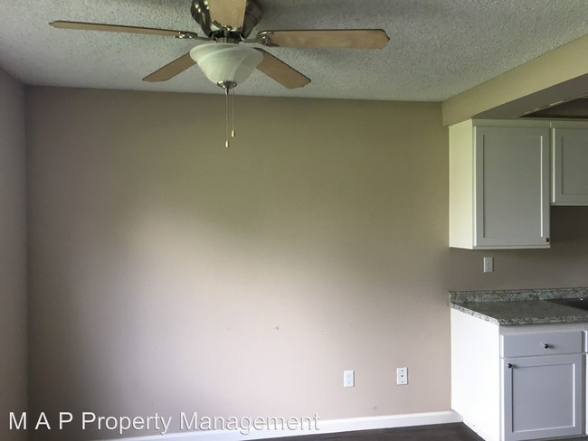 Building Photo - 15522 Woodruff Ave