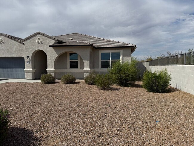 Building Photo - 1060 W Castle Ct