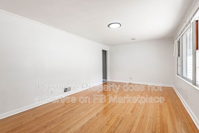 Foto del edificio - 7723 Sni a Bar Rd