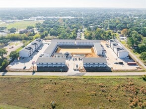 Building Photo - 2101 Reinke Rd