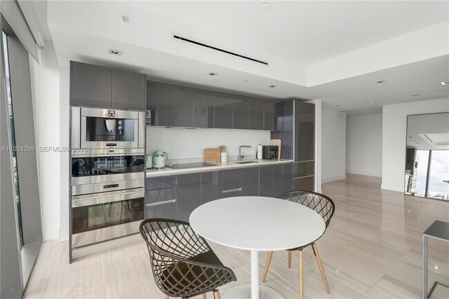 Foto del edificio - 1451 Brickell Ave