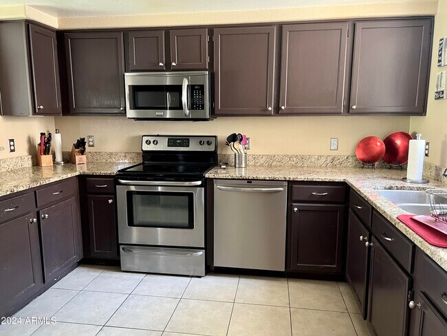Building Photo - 4925 E Desert Cove Ave