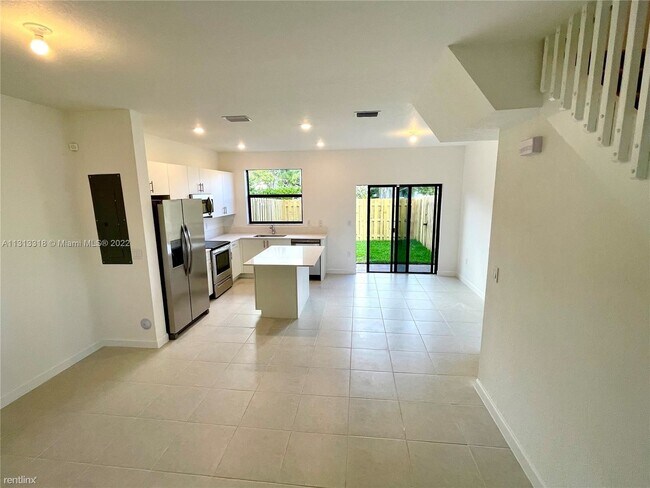 Building Photo - 3 br, 3 bath House - 531 NE 208th Ter