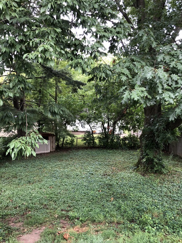 Building Photo - 2220 Roselawn Ave