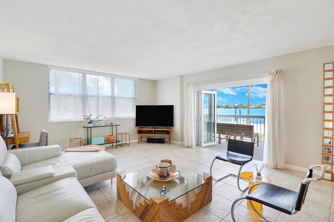 Building Photo - 2600 N Flagler Dr