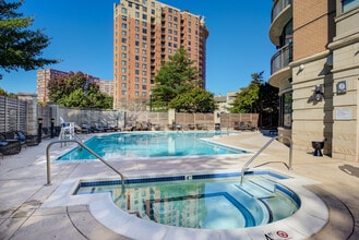 Building Photo - Instrata Pentagon City