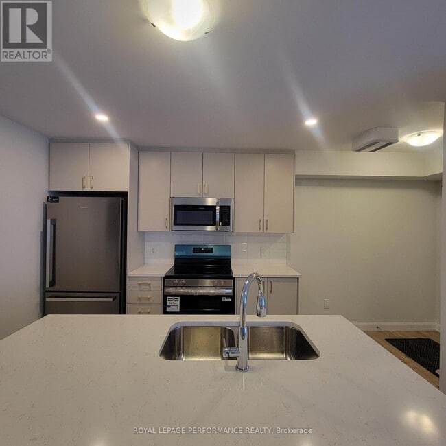 Building Photo - 809 Arcadian Private