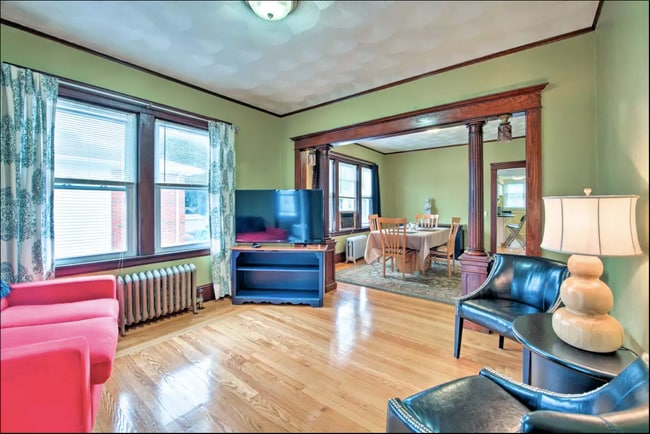 Building Photo - 36 Pembroke Ave