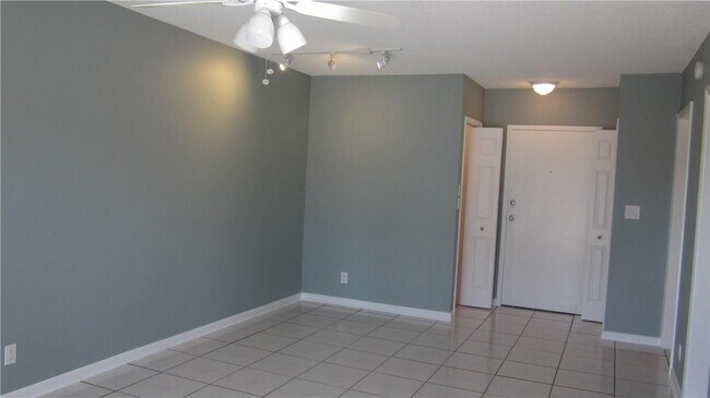 Foto del edificio - 720 Orton Ave