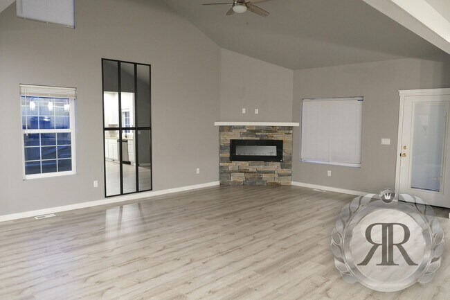 Foto del edificio - 7411 Saddlebrook Lp