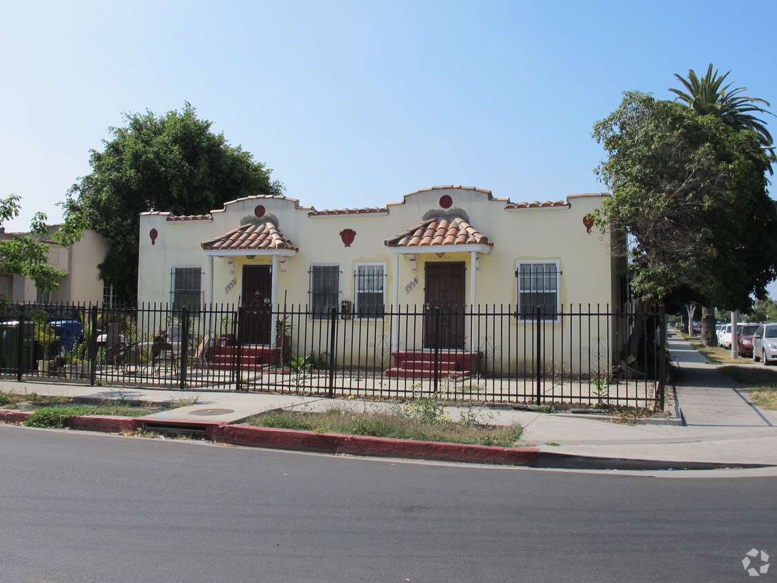 Building Photo - 1952 W 39th St