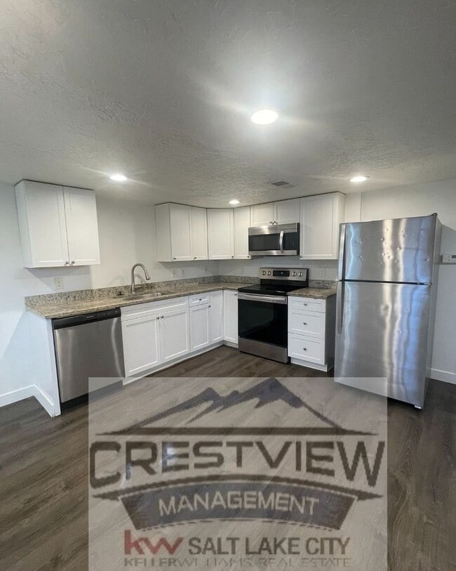 Building Photo - Martin Triplex