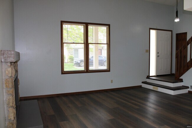 Foto del edificio - 6034 Sawmill Woods Dr