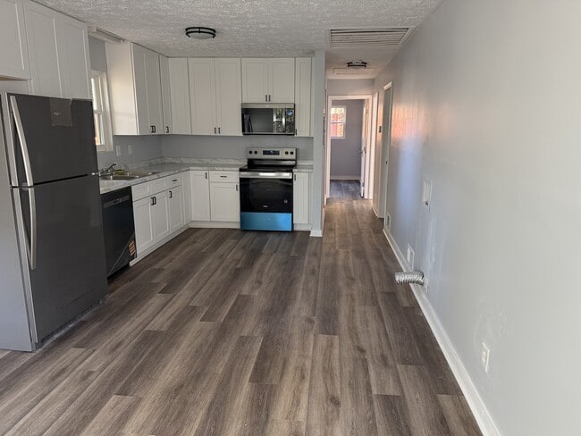 Building Photo - 453 Azalea Dr