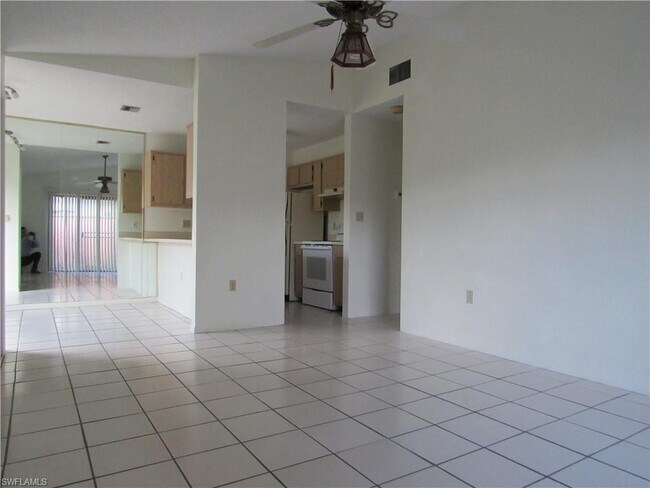 Building Photo - 5266 Cedarbend Dr