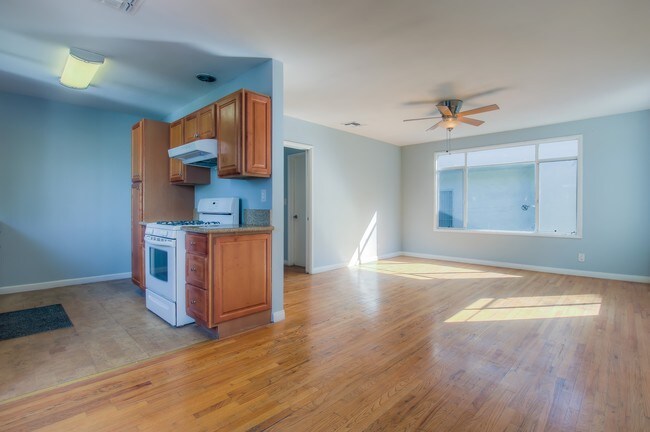 Foto del edificio - 1624 Preuss Rd